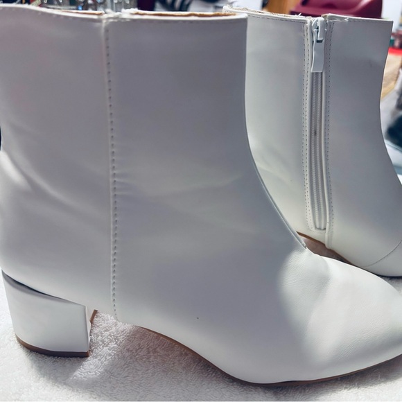 Boohoo Shoes - White Ankle Boots by BOOHOO - calf high - box 72
